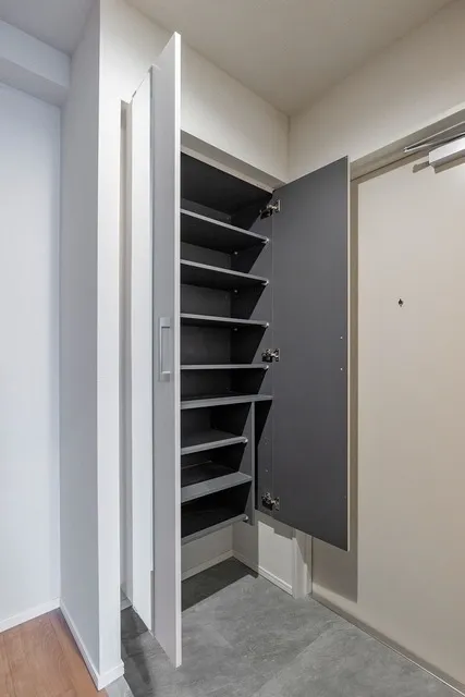 Court Residence Minami Otsuka - Interior - ["Wood", "Flooring", "Interior design"]