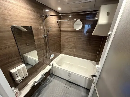 Ferris Court Jiyugaoka - Interior - ["Flooring", "Plumbing fixture", "Bathroom"]