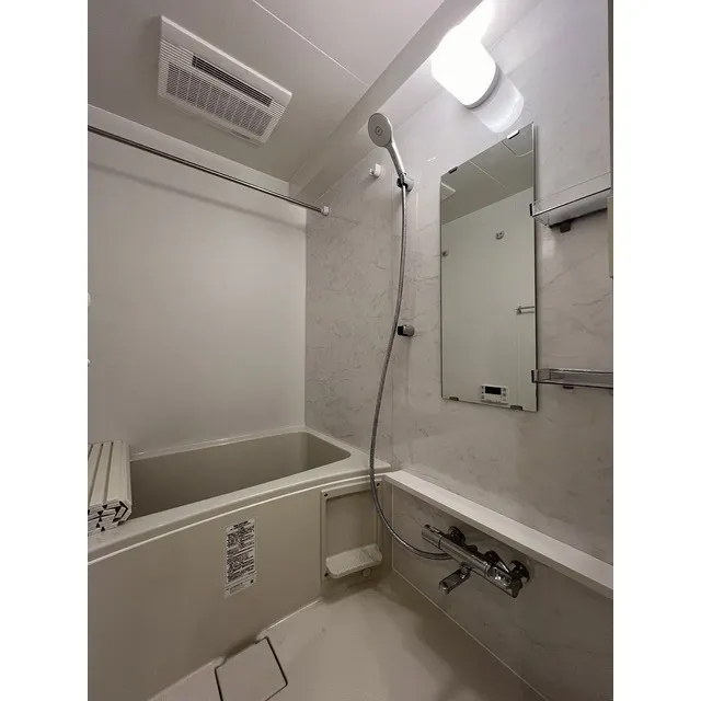 Comforia Live Kiba - Interior - ["Building", "Plumbing fixture", "House"]