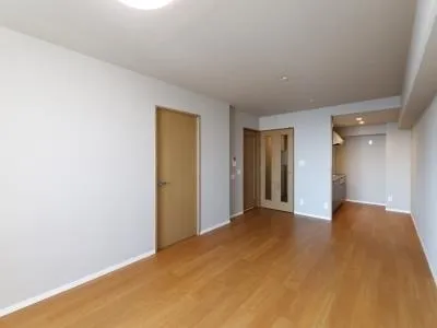 River City 21 East Towers II - Interior - ["Flooring", "Floor", "Wood"]