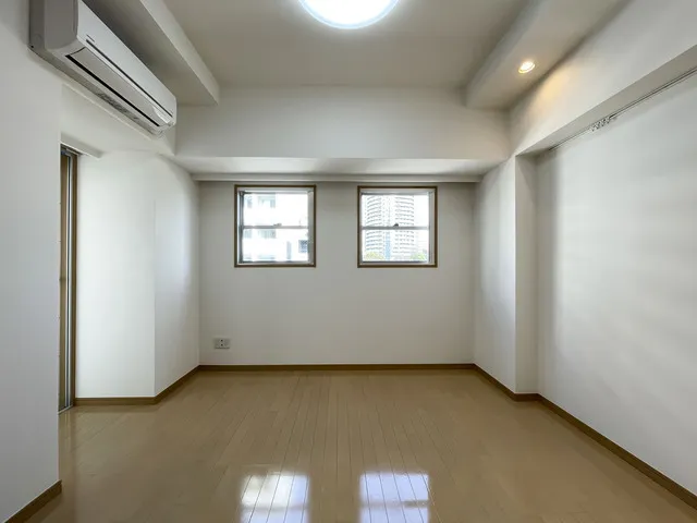 Comforia Atago - Interior - ["Wood", "Flooring", "Ceiling"]