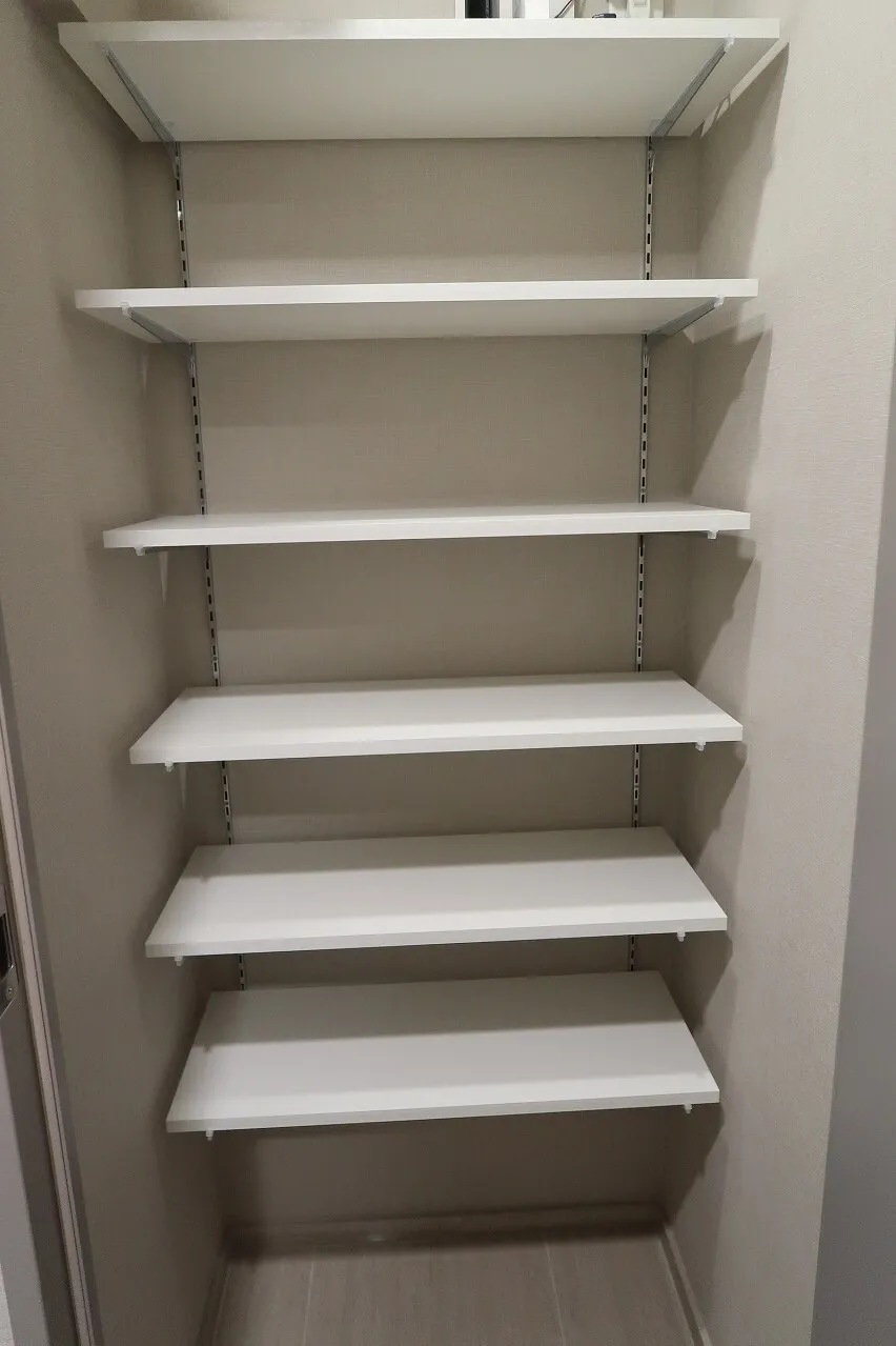 Laurel Tower Renai Hamamatsucho - Interior - ["Shelf", "Furniture", "Cabinetry"]