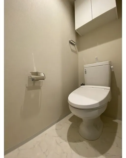 Glorio Shelt Magome - Interior - ["Toilet seat", "Toilet", "Plumbing fixture"]