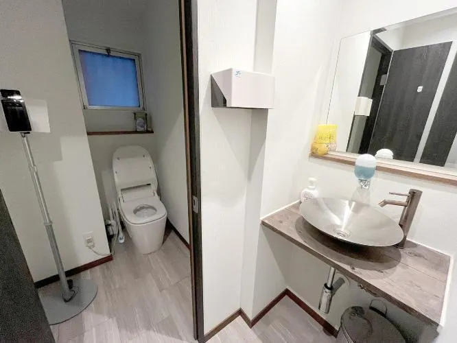 Soshu Building, Rooms 101 and 104