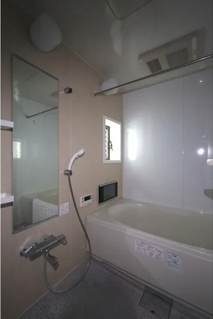 1-24-15 Yoyogi, Shibuya-Ku, Tokyo - Interior - ["Plumbing fixture", "Flooring", "Interior design"]