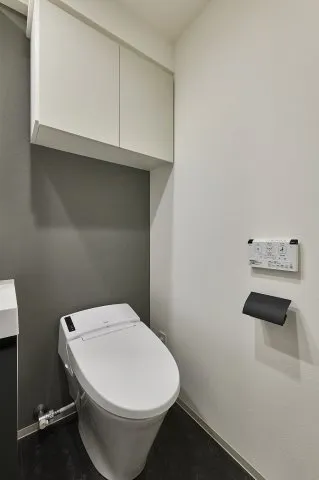 PROUD FLAT Kiyosumi Doori - Interior - ["Plumbing fixture", "Toilet seat", "Flooring"]