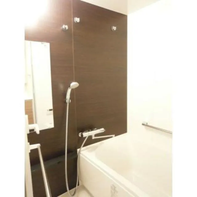 Park Axis Kikugawa - Interior - ["Bathtub", "Shower head", "Plumbing fixture"]
