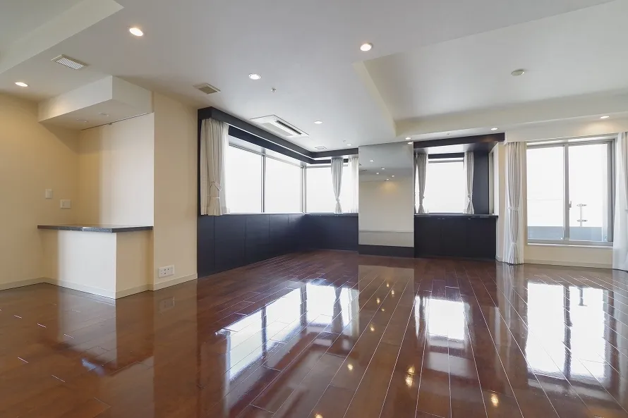 La Tour Shiodome - Interior - ["Property", "Window", "Fixture"]