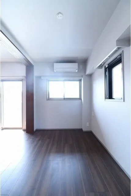 AIFLAT Sakurajosui - Interior - ["Window", "Building", "Fixture"]