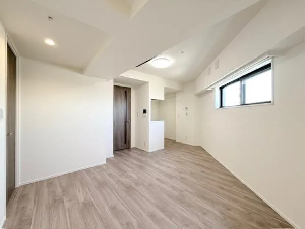 Elemi Motohasunuma - Interior - ["Ceiling", "Flooring", "Floor"]