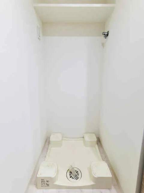La Class Akabane - Interior - ["Floor", "Plumbing fixture", "Tile Flooring"]