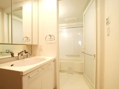 Premier Knotty Yutenji - Interior - ["Bathroom", "Property", "Room"]