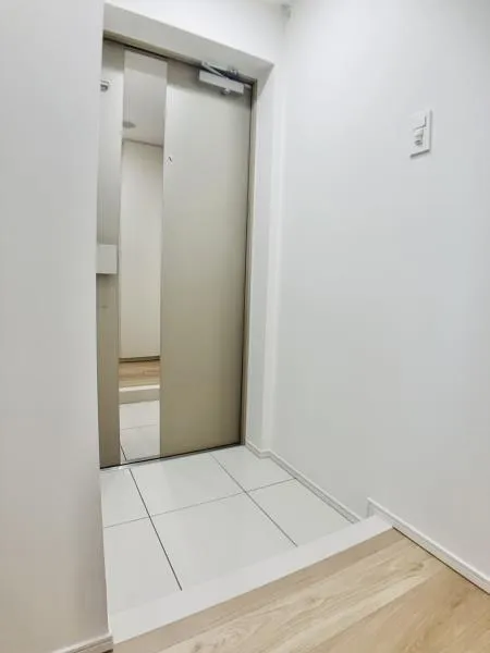 PREMIUM CUBE Ueno - Interior - ["Fixture", "Wood", "Flooring"]