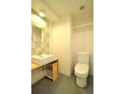 Premier Stage Mita Keio University Front - Interior - ["Mirror", "Sink", "Tap"]