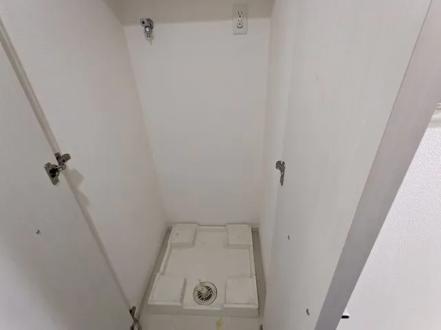 Premium Cube Osaki - Interior - ["Floor", "Grey", "Tile Flooring"]