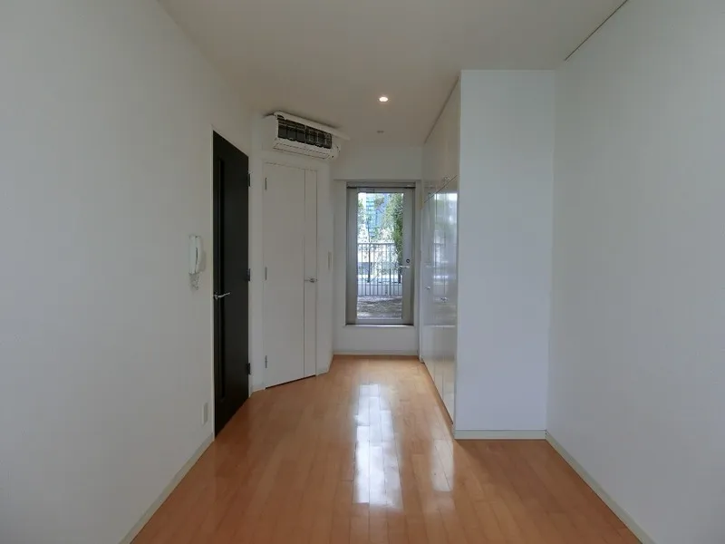 Storia Jingumae - Interior - ["Floor", "Flooring", "Wood"]