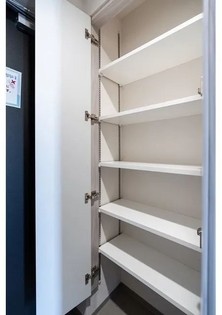 Well Square Shinjuku Toyama - Interior - ["Shelving", "Shelf", "Cupboard"]