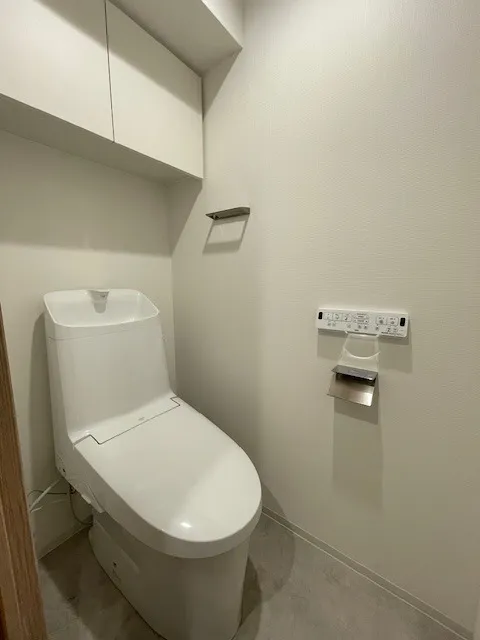 Prince Due Kamiya - Interior - ["Toilet seat", "Plumbing fixture", "Flooring"]