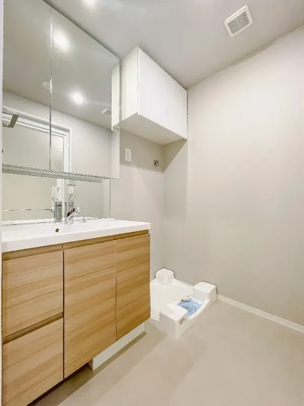 Due Minowa I - Interior - ["Flooring", "Floor", "Interior design"]