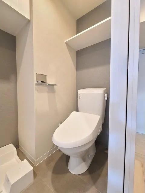Comforia Higashioi I - Interior - ["Toilet", "Bathroom", "Wood"]