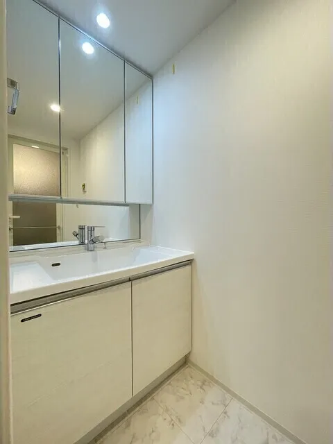 Comforia Liv Ueno - Interior - ["Flooring", "Floor", "Interior design"]
