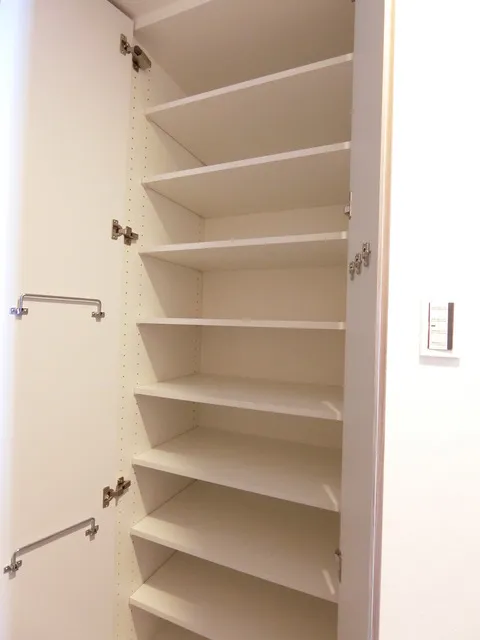 The Park Habio Tsukishima Front - Interior - ["Shelf", "Shelving", "Fixture"]