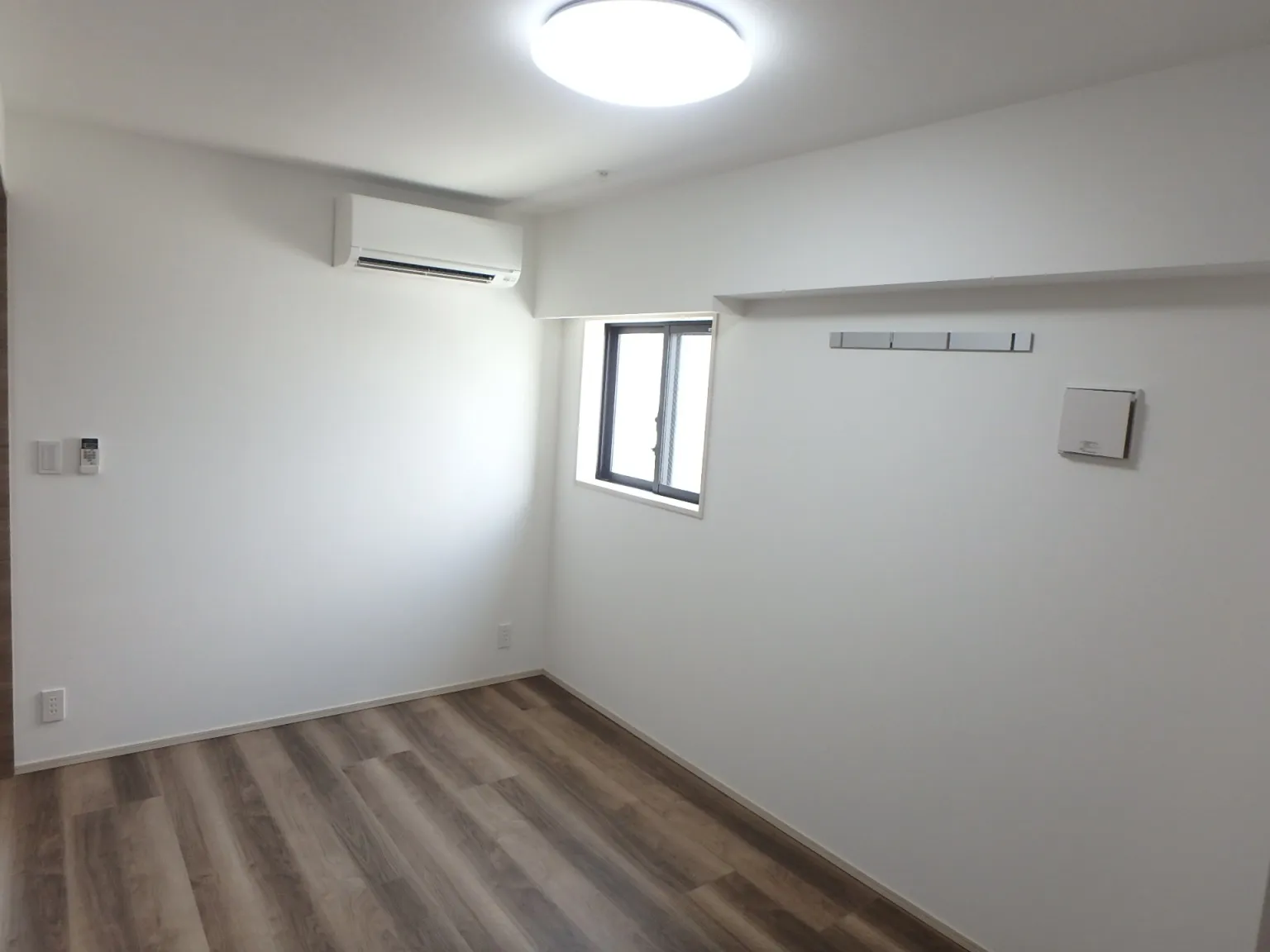 Orchid Residence Ueno - Interior - ["Window", "Fixture", "Wood"]