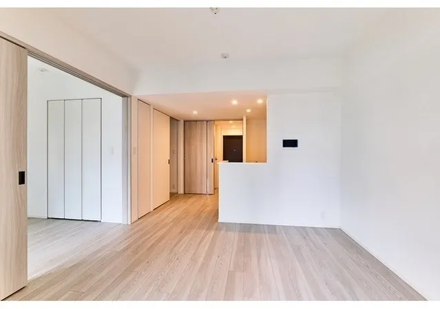 Comforia Liv Oshiage NORTH - Interior - ["Flooring", "Floor", "Wood flooring"]