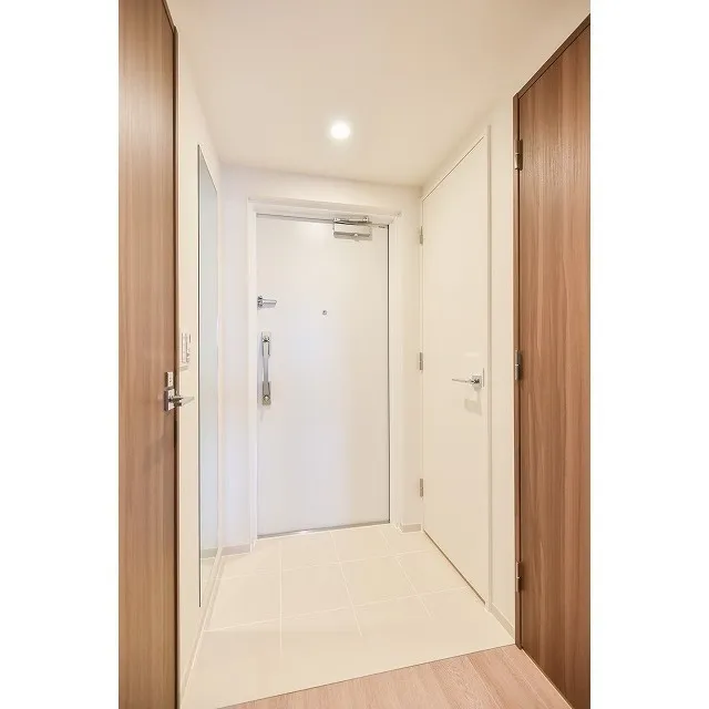 Comforia Morishita Riverside - Interior - ["Door", "Building", "Handle"]