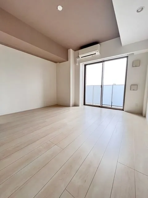 Residia Sangenjaya III - Interior - ["Window", "Building", "Fixture"]