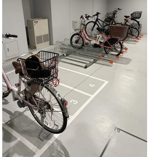 Prele Duc Kinshi Park - Exterior - ["Bicycle", "Bicycle wheel", "Bicycle tire"]