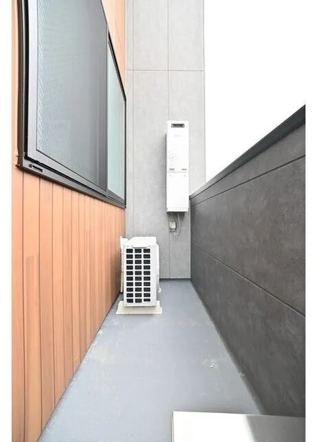 False Class Takadanobaba - Interior - ["Wood", "Composite material", "Home appliance"]