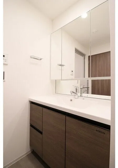 Comforia Takenotsuka East - Interior - ["Bathroom Sink", "Flooring", "Bathroom cabinet"]