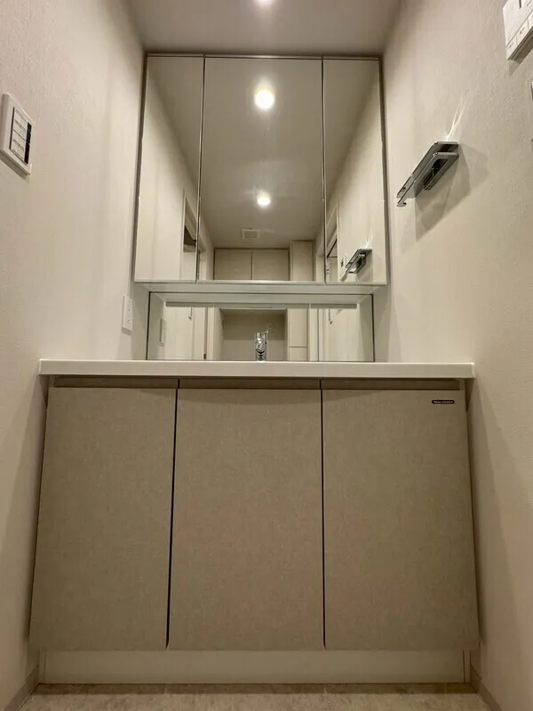 Lumiec Kinshicho - Interior - ["Flooring", "Floor", "Ceiling"]