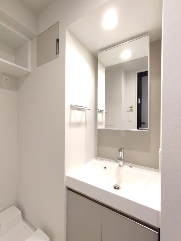 Cross Residence Takadanobaba - Interior - ["Mirror", "Tap", "Bathroom sink"]