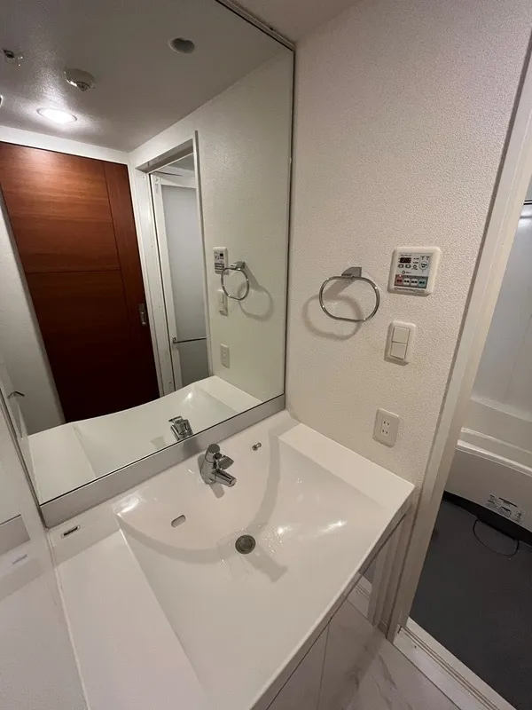 Esty Maison Oshima - Interior - ["Flooring", "Floor", "Plumbing fixture"]