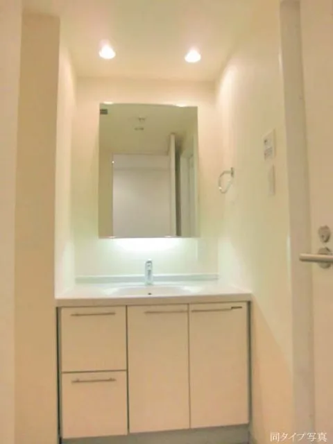 Comforia Harajuku - Interior - ["Room", "Property", "Bathroom"]