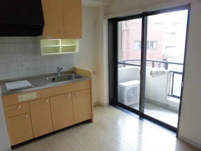 Winbell Duet Ebisu 2 - Interior - ["Apartment", "Plumbing fixture", "Sink"]