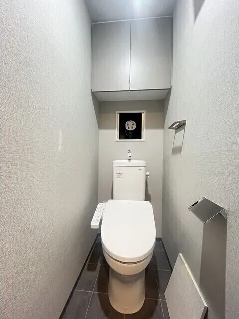 Comforia Liv Hatchobori - Interior - ["Toilet seat", "Toilet", "Plumbing fixture"]