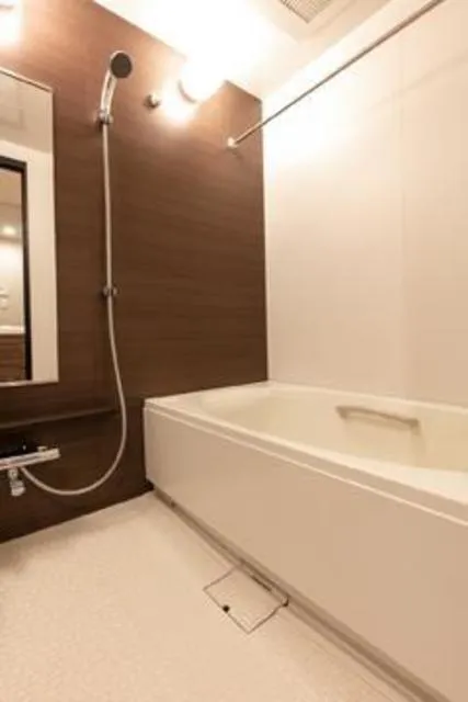 Gardenier Kinuta WEST - Interior - ["Bathtub", "Plumbing fixture", "Shower head"]