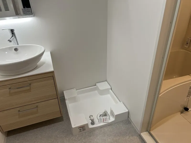 ALATO Morishita II - Interior - ["Bathroom Sink", "Flooring", "Bathroom cabinet"]