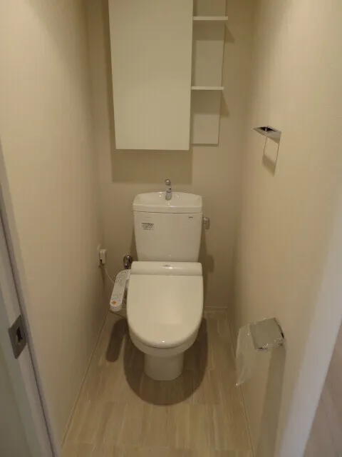 BLESS Kamiikebukuro - Interior - ["Toilet seat", "Plumbing fixture", "Toilet"]