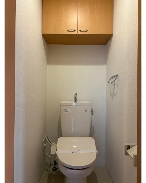 Raphine Duo - Interior - ["Toilet seat", "Plumbing fixture", "Bathroom"]