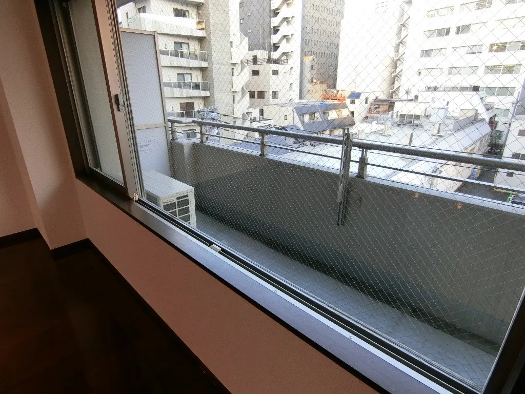 Shiba Park Apartment - Interior - ["Building", "Window", "Fixture"]