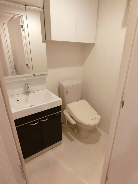 TLR Residence Otorii - Interior - ["Flooring", "Floor", "Plumbing fixture"]