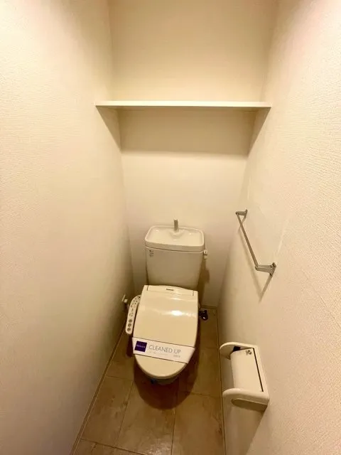 Residia Monzen Nakamachi - Interior - ["Toilet seat", "Toilet", "Bathroom sink"]