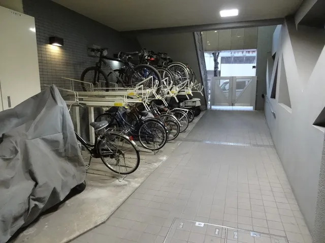 Rafuge Oimachi - Exterior - ["Bicycle", "Wheel", "Tire"]