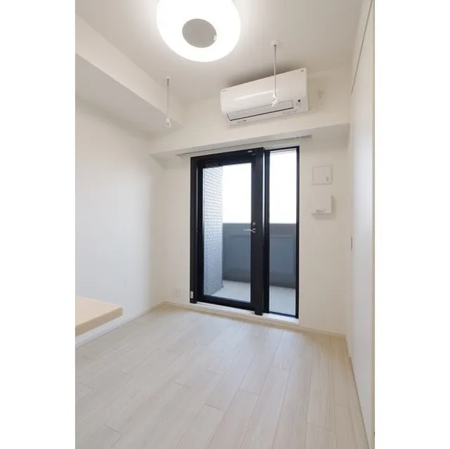 Comforia Morishita South - Interior - ["Building", "Window", "Fixture"]