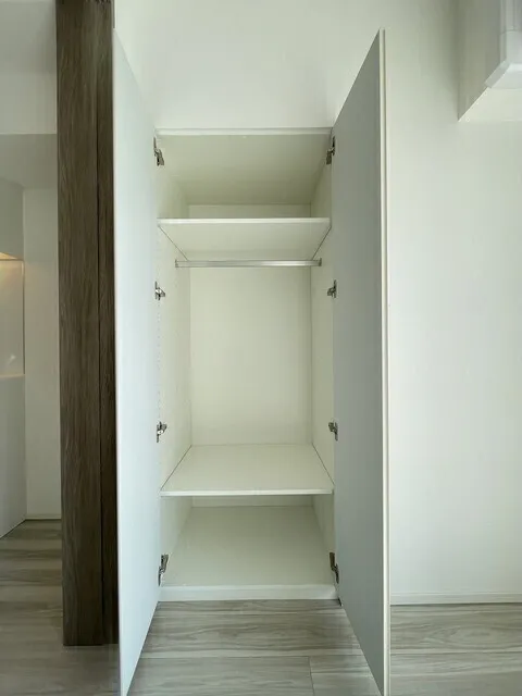 Stylio Kamata West - Interior - ["Wall", "Wood", "Flooring"]