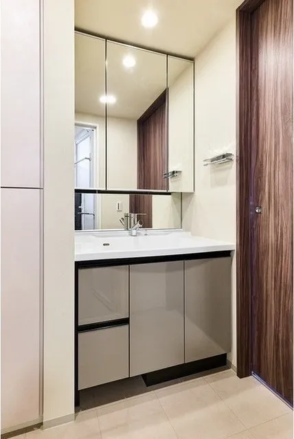 Lefon Progres Akabane Marks - Interior - ["Flooring", "Interior design", "Bathroom cabinet"]